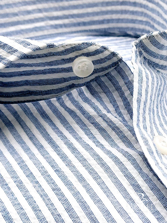 Camicia in Cotone Seersucker Rigata Blu e Bianco Collo Francese Cutaway