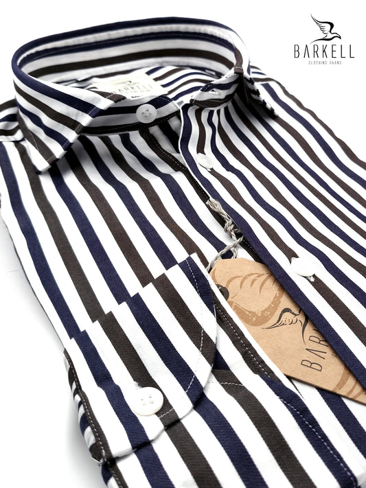 Camisa de algodón a rayas azules y marrones con cuello francés pequeño