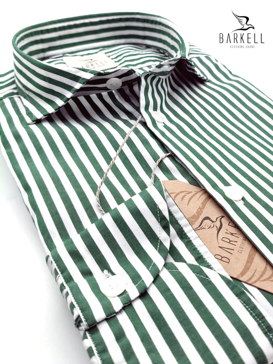 Camisa de algodón a rayas verdes y blancas con cuello italiano pequeño