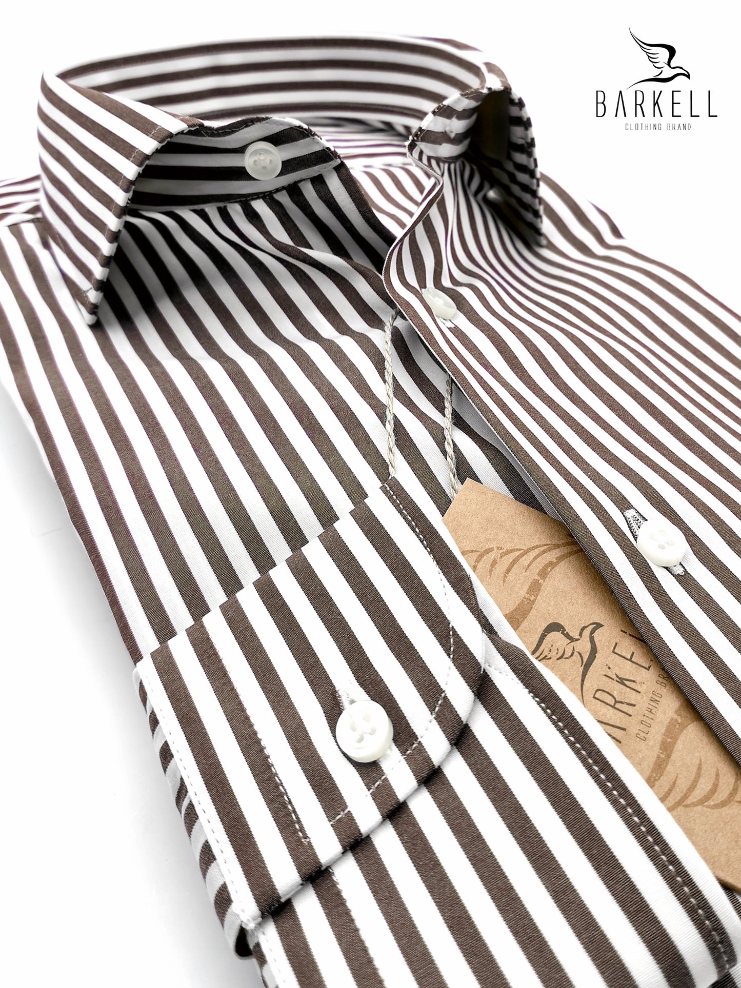 Camisa de algodón de doble torsión a rayas marrones y blancas con cuello francés