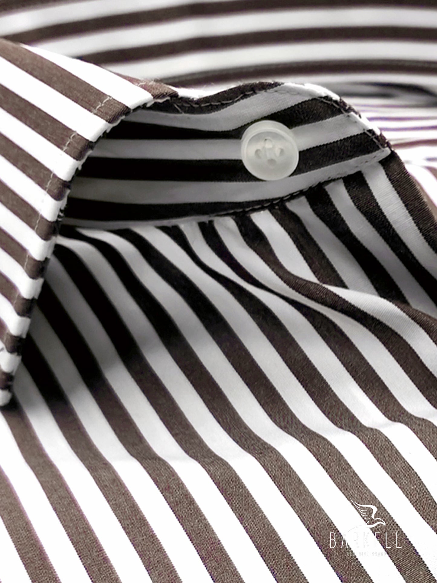 Camisa de algodón de doble torsión a rayas marrones y blancas con cuello francés