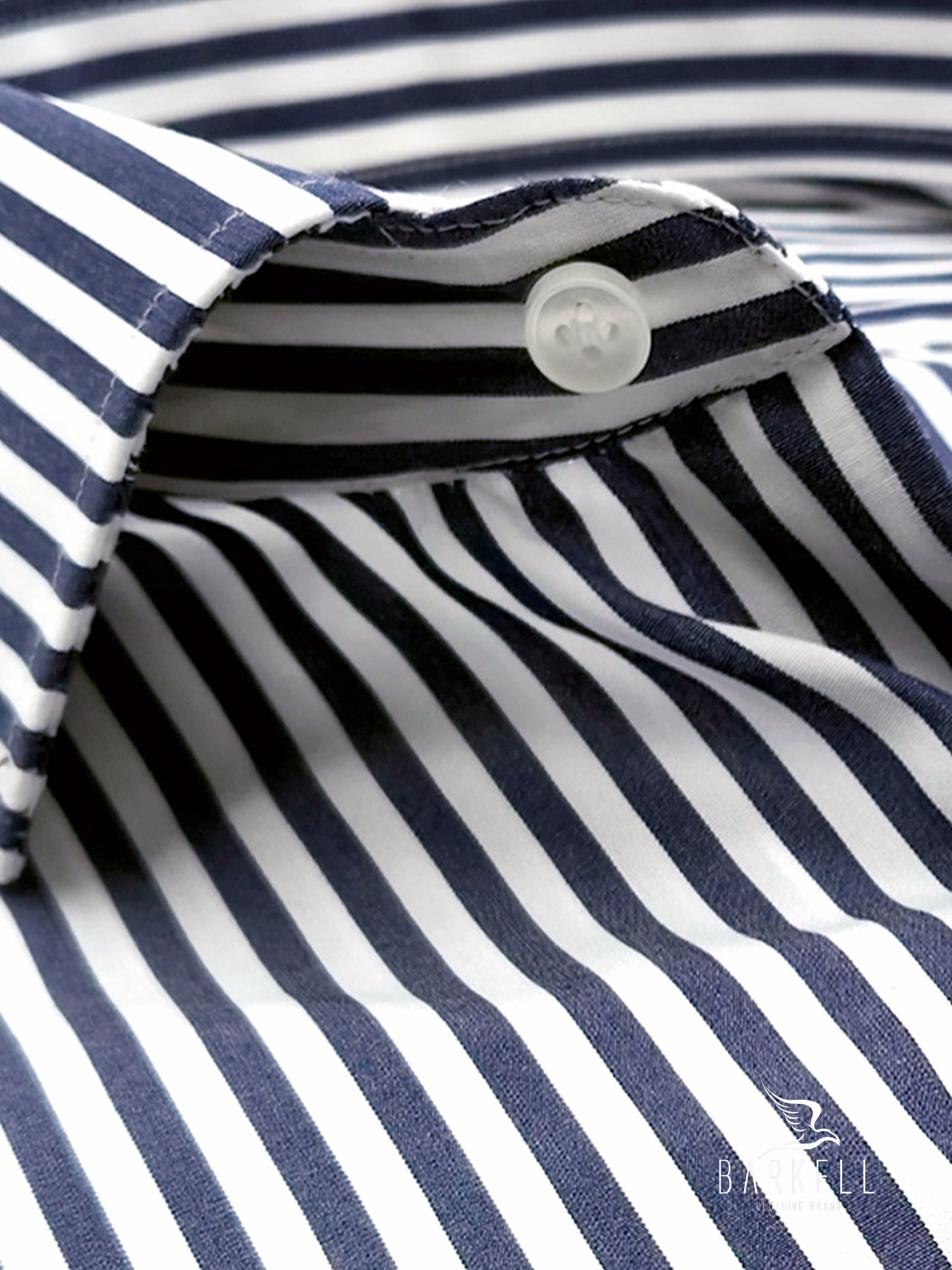 Camisa de algodón de doble torsión a rayas azules y blancas con cuello francés