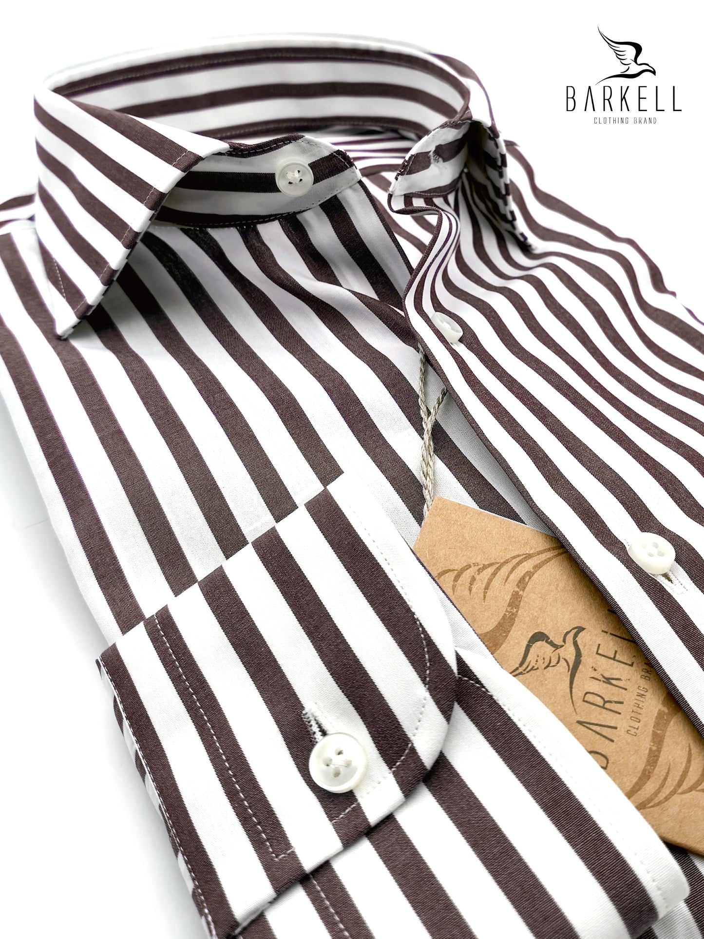 Camisa de algodón de doble torsión a rayas marrones y blancas con cuello francés