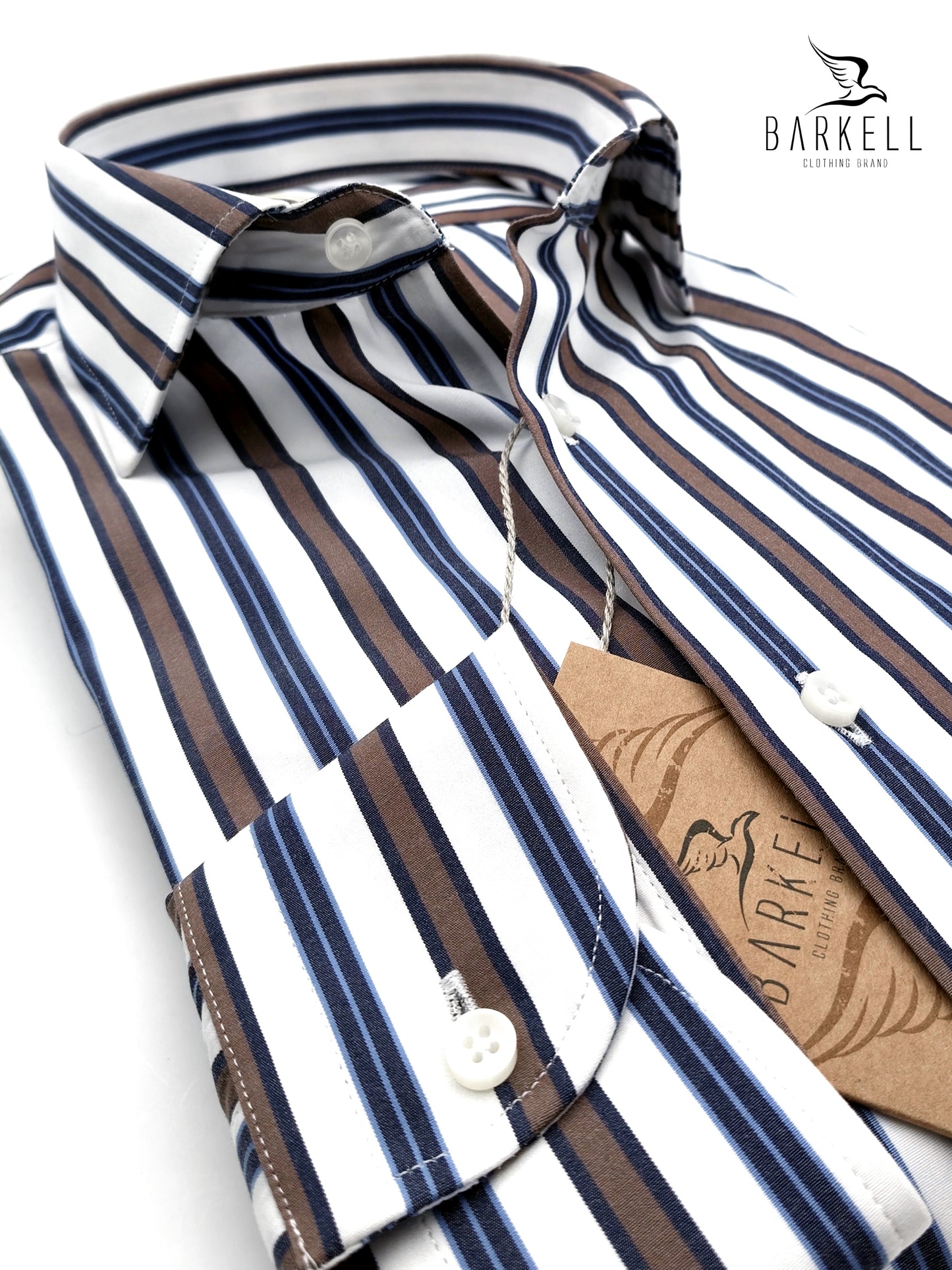 Camisa de algodón de rayas marrones y azules con cuello francés