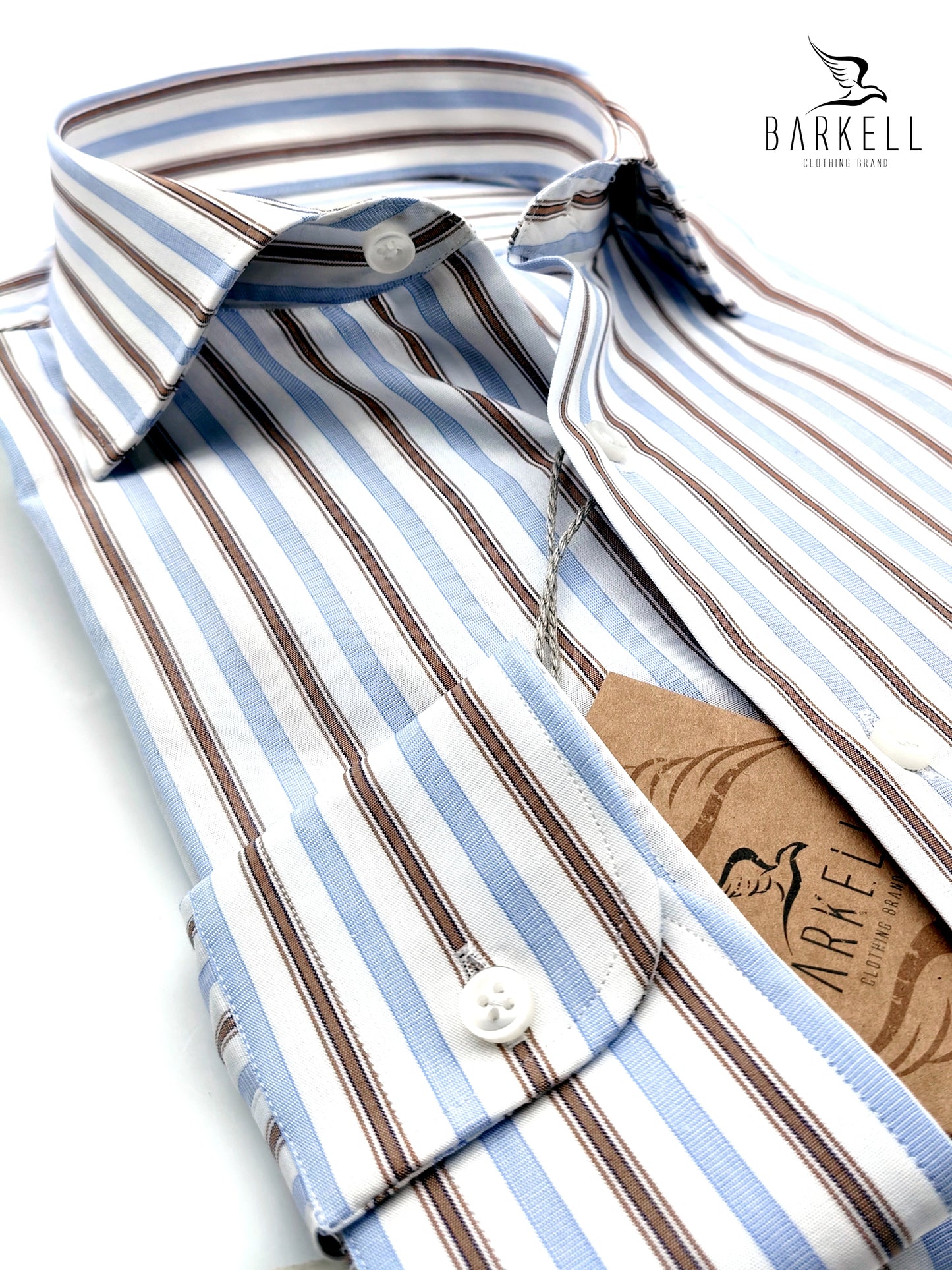 Camisa de algodón de rayas celeste y avellana con cuello francés