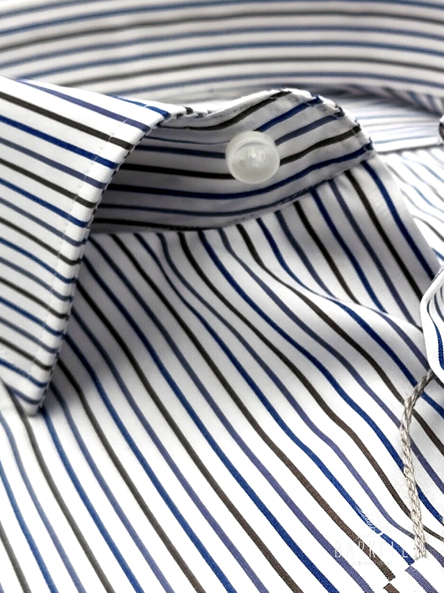 Camisa de algodón y cly de rayas azules y marrones con cuello francés