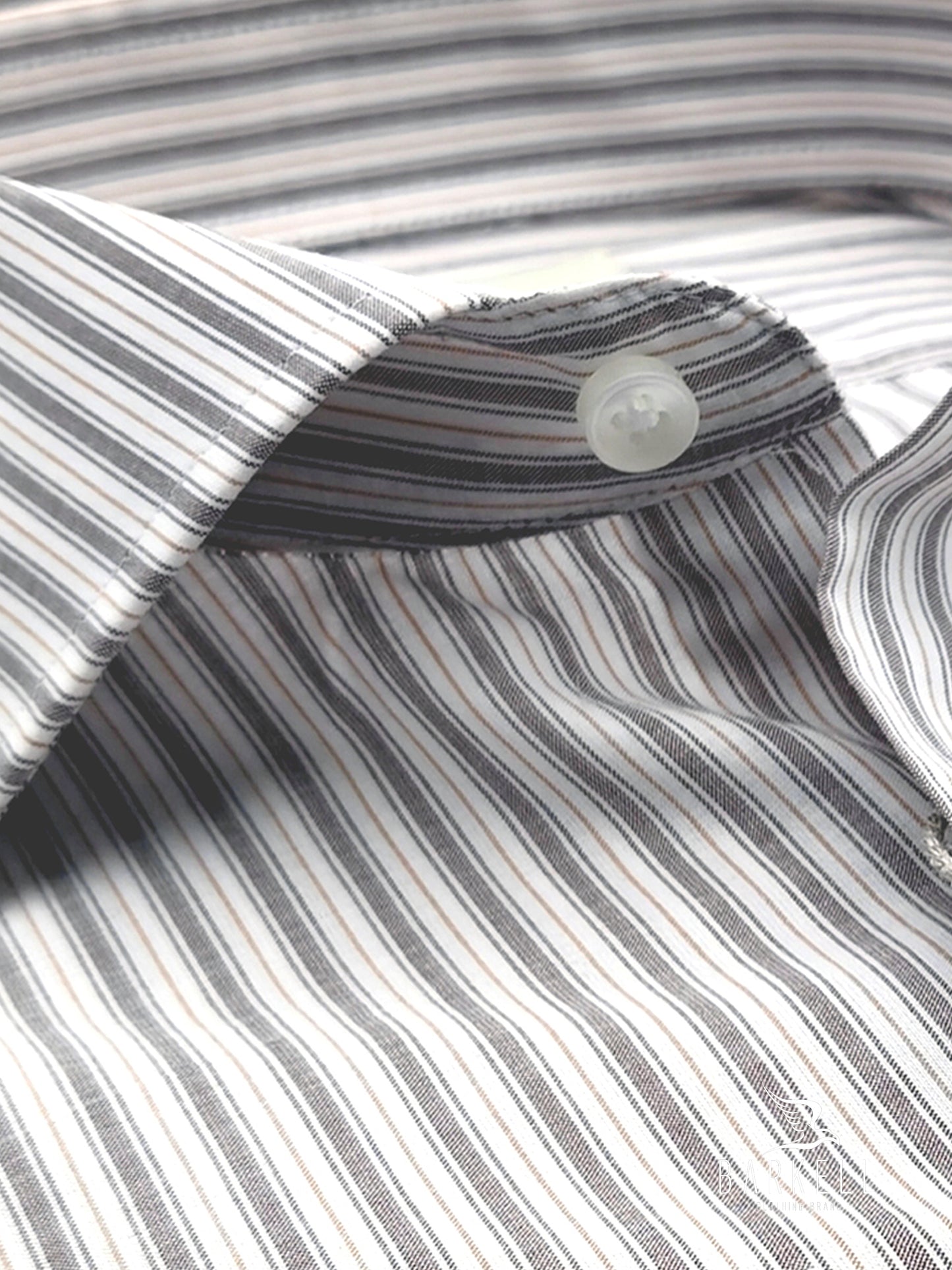 Camisa de algodón a rayas gris paloma y blanco con cuello francés