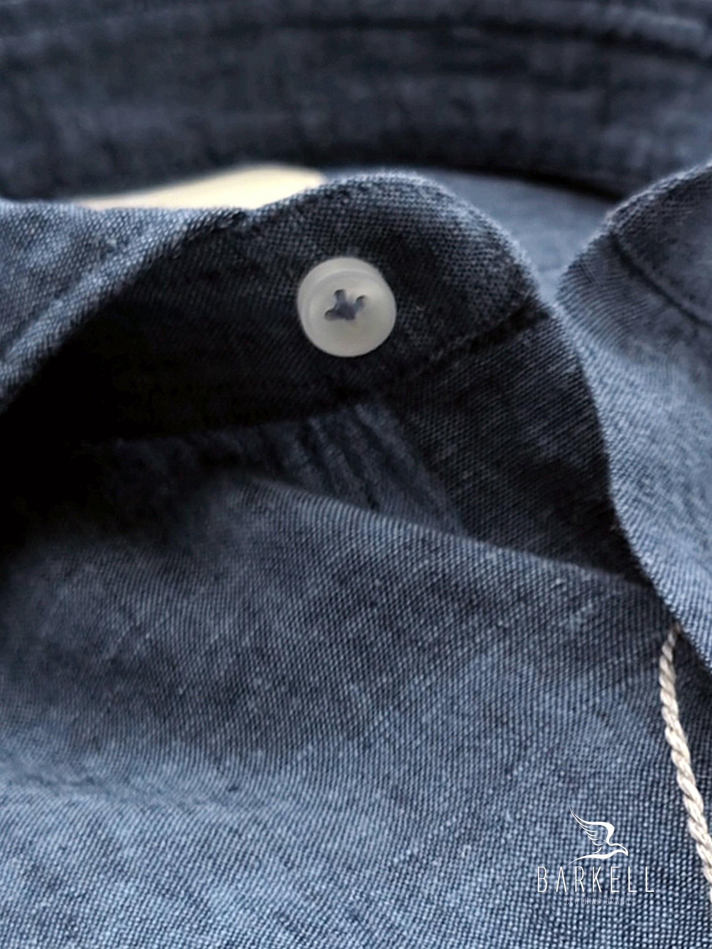 Camisa vaquera con cuello francés recortado en mezcla de lino