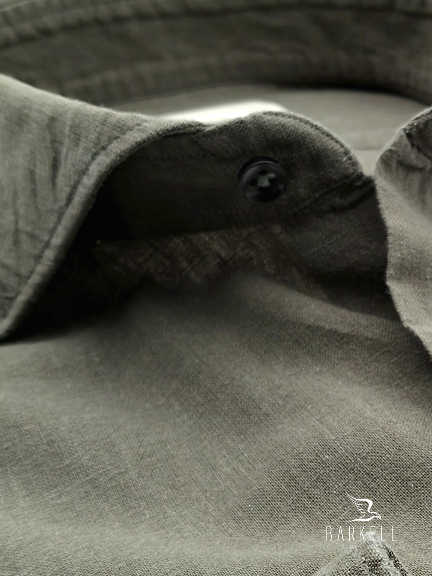 Camisa de puro lino verde salvia con cuello italiano