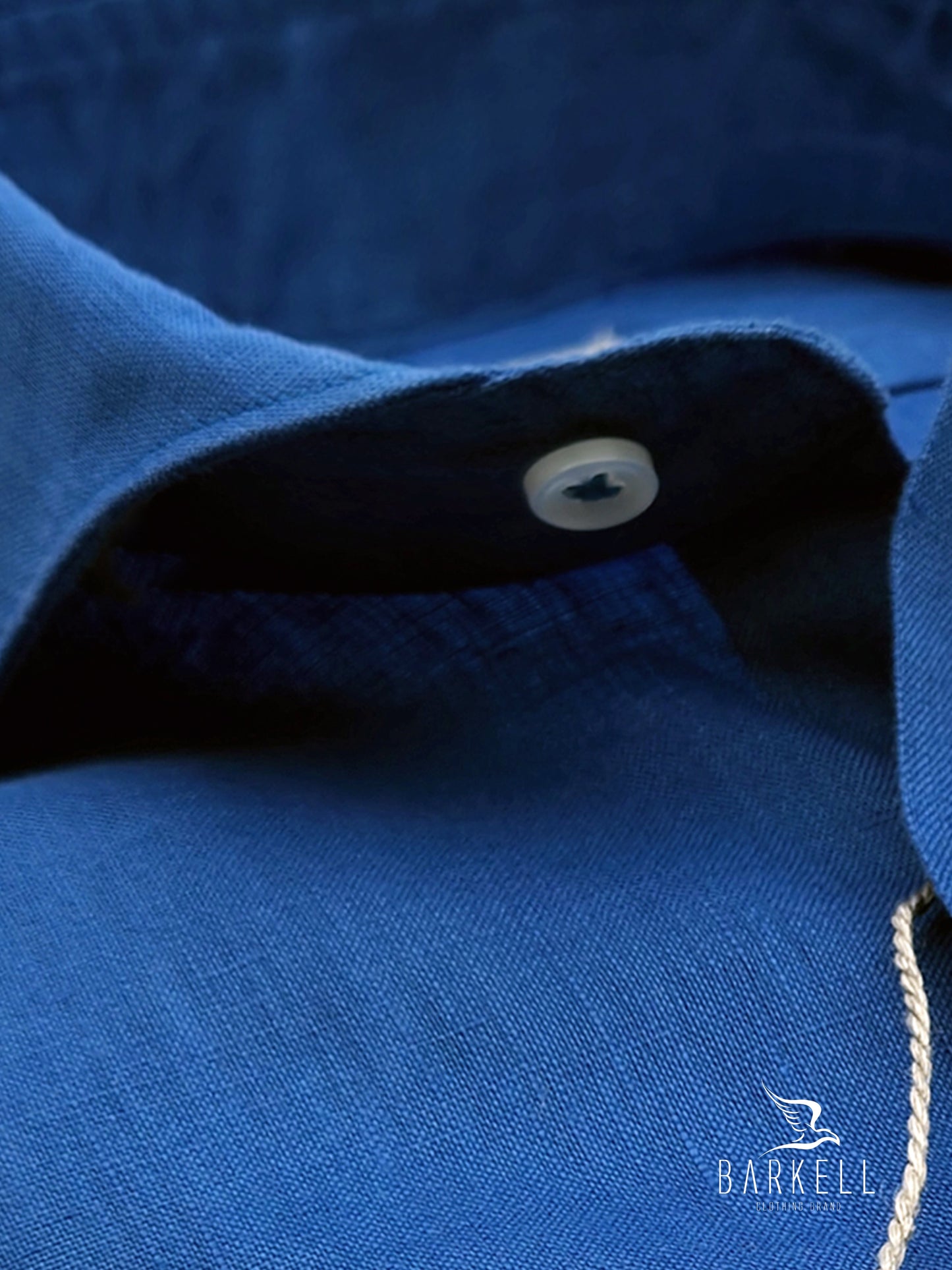 Camisa azul eléctrico de puro lino con cuello francés