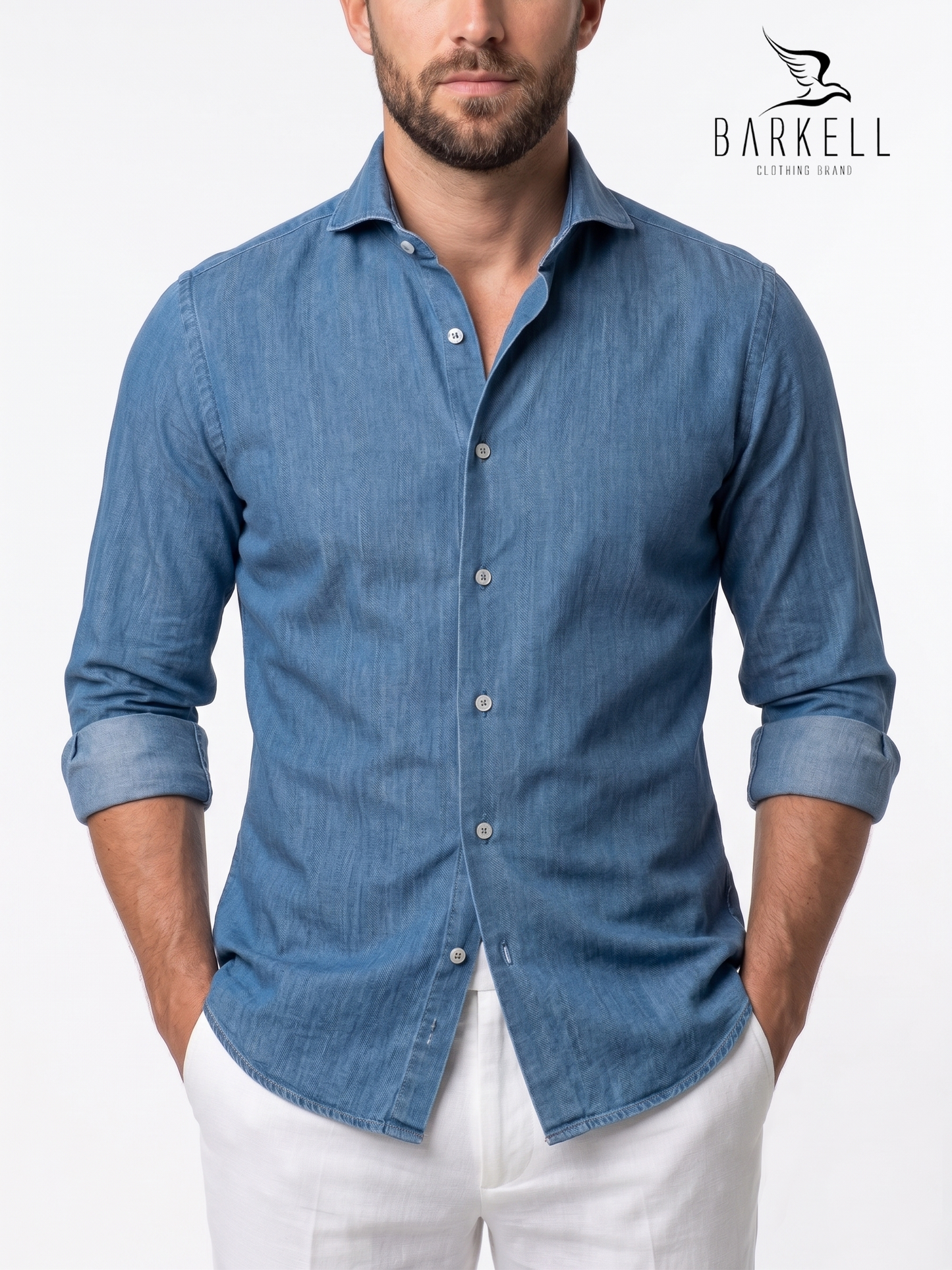 Camisa de algodón denim lavada en color vaquero claro con cuello italiano