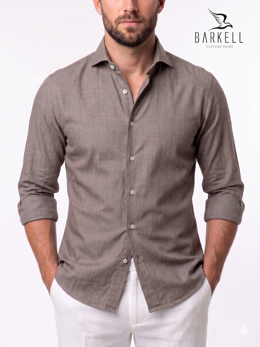 Camisa vaquera lavada de algodón cambray en marrón con cuello italiano