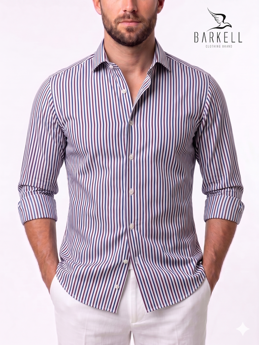 Chemise en coton sans repassage à rayures bleues et rouges sur fond blanc à col français
