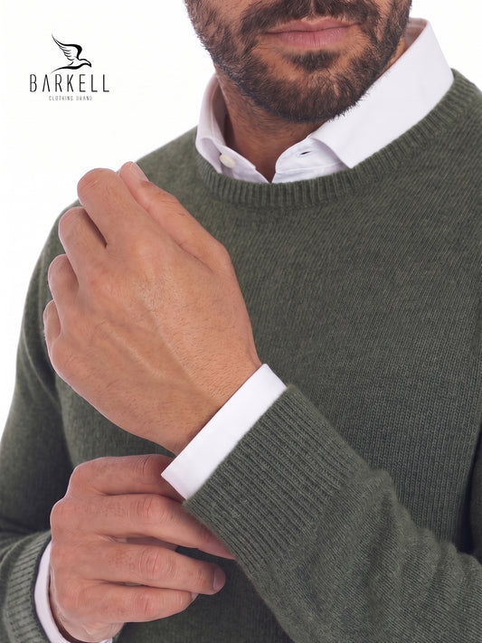 Round neck sweater in wool blend with 5% cashmere in walnut color