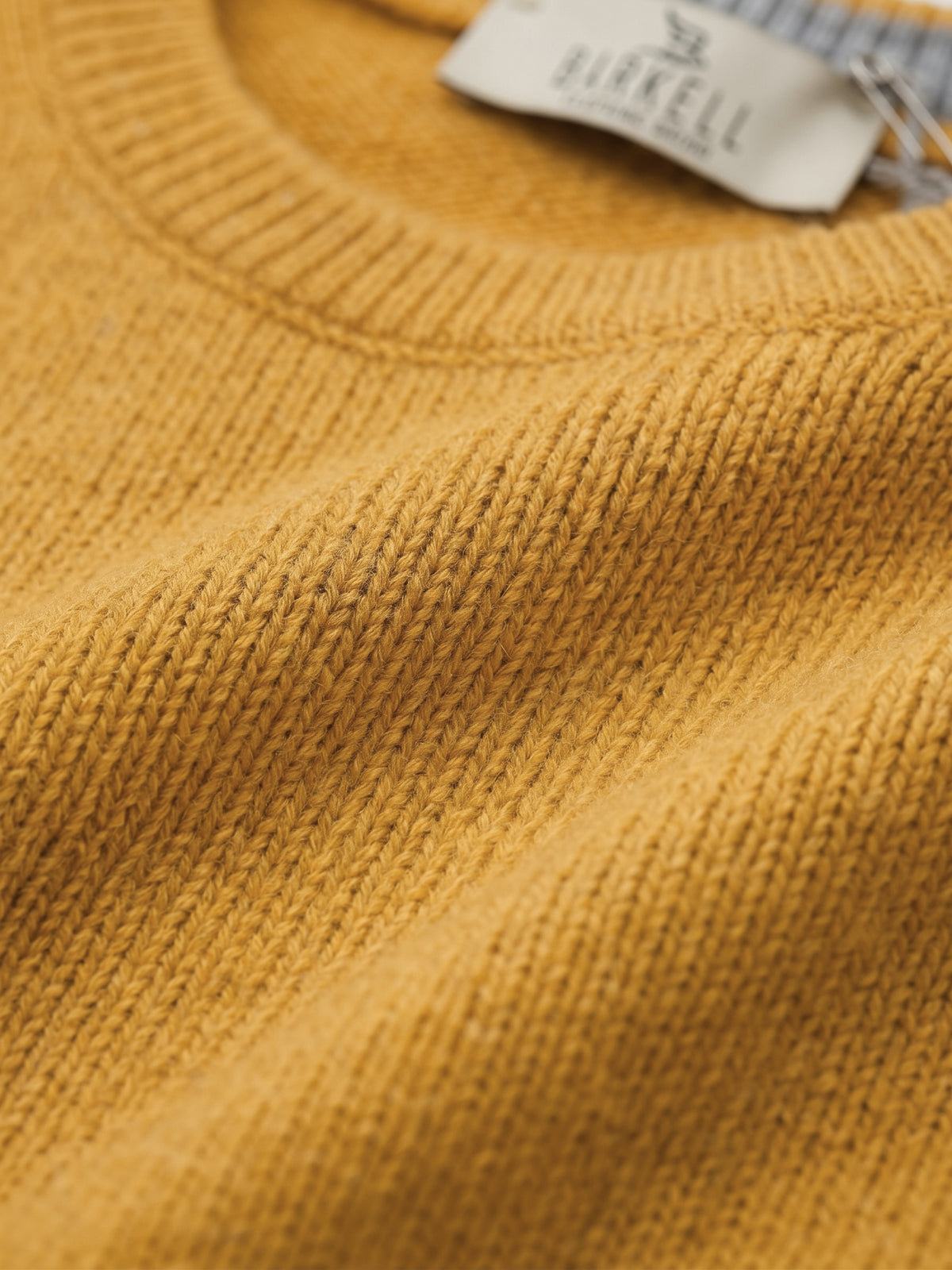 Pull col rond ocre en laine mélangée avec 5% cachemire