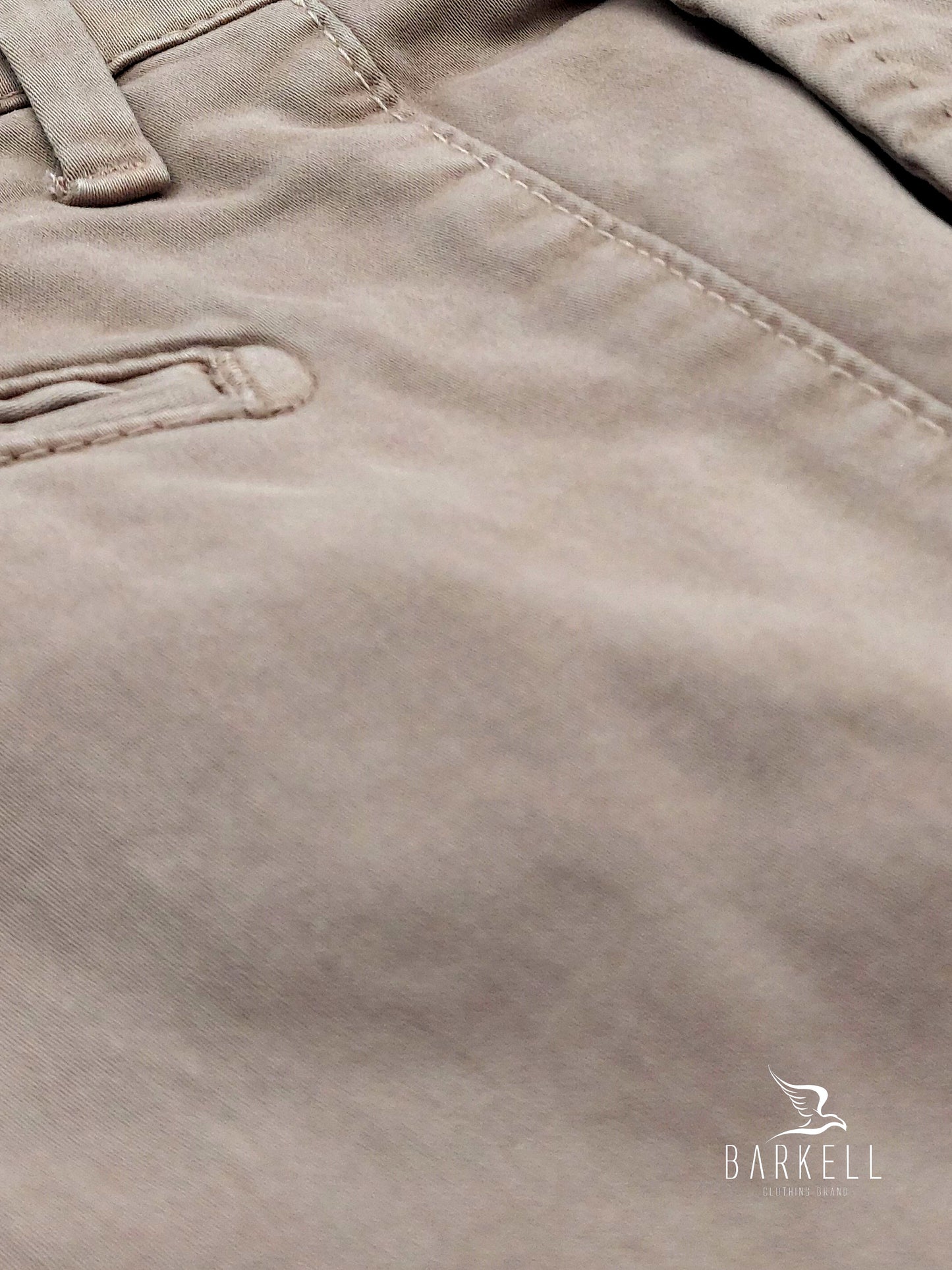 Pantalón Modelo Chinos Beige en Gabardina de Algodón