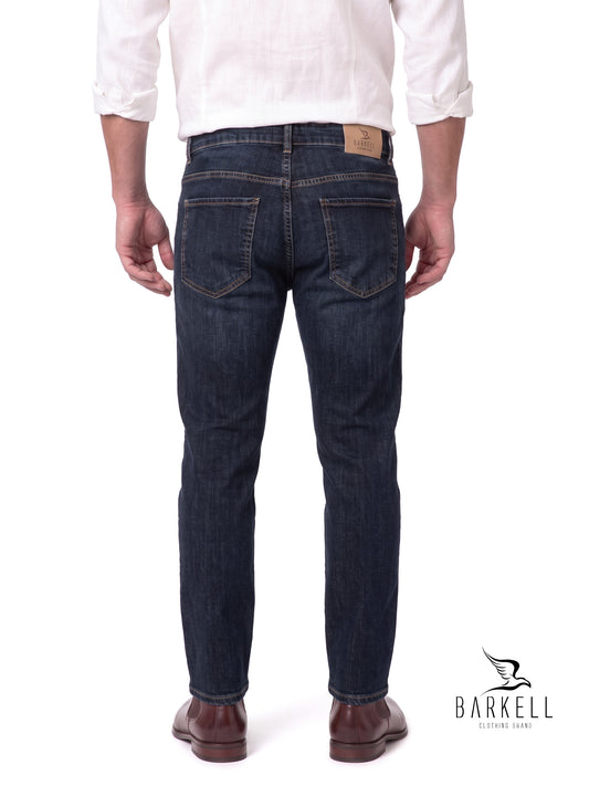 Jeans modelo cinco bolsillos con lavado a la piedra