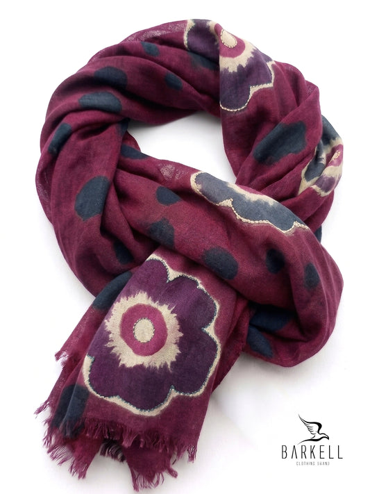 Scarf in high quality pure wool with floral pattern and burgundy background embroidery