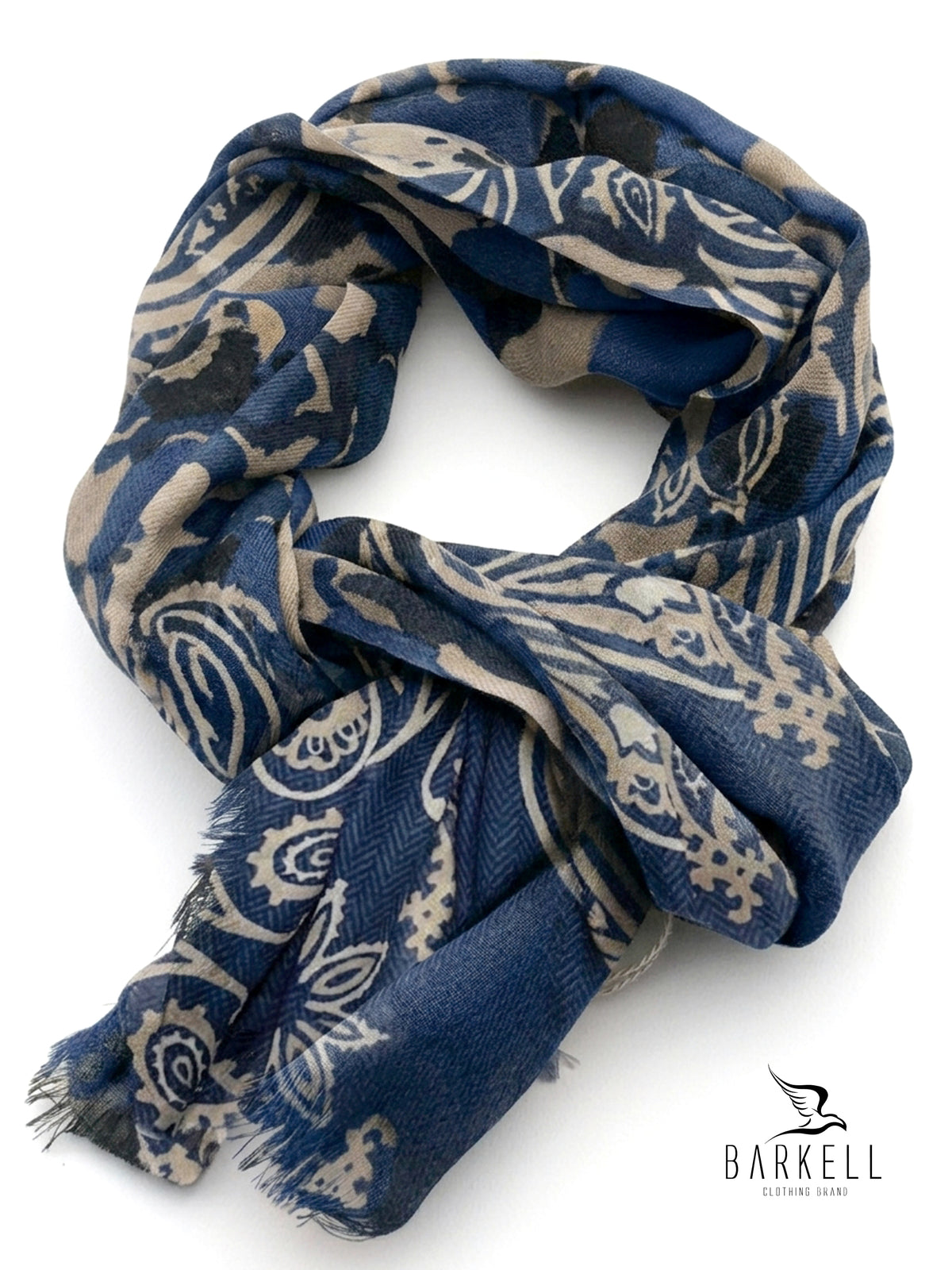 Wool-effect polyviscose scarf with Jacquard houndstooth pattern on a green background