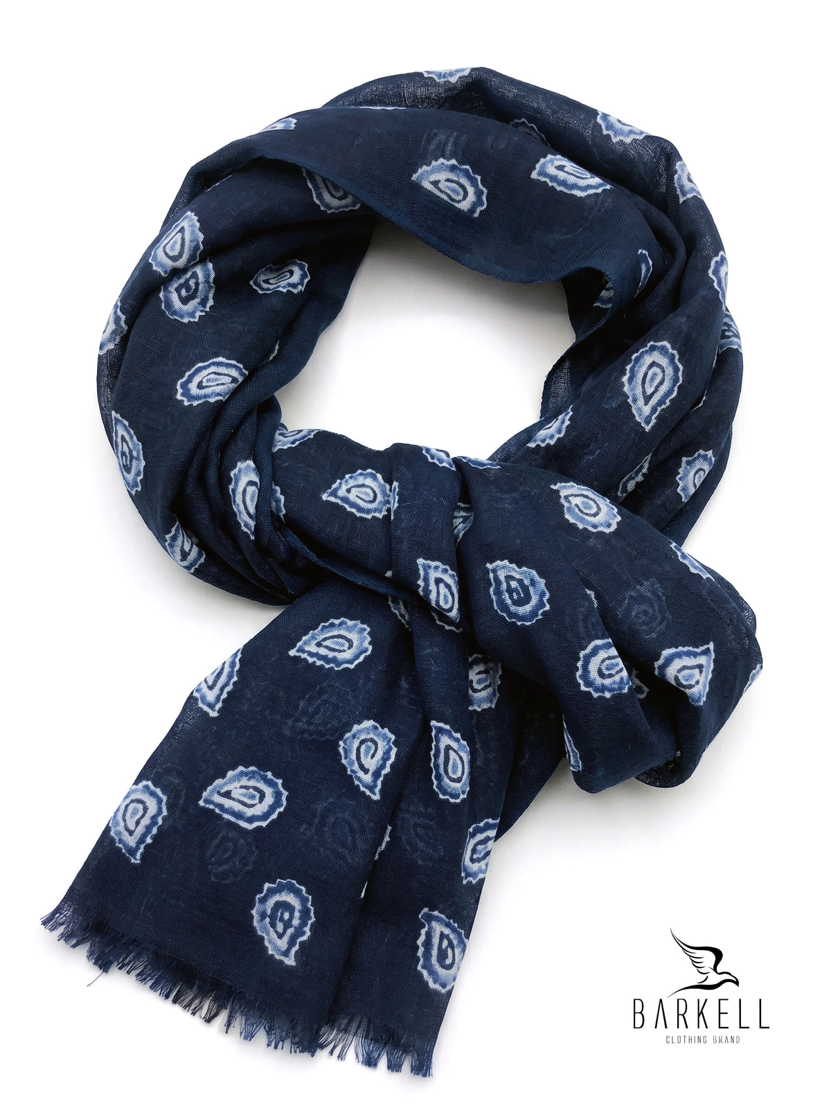 Wool-effect polyviscose scarf with Jacquard houndstooth pattern on a green background