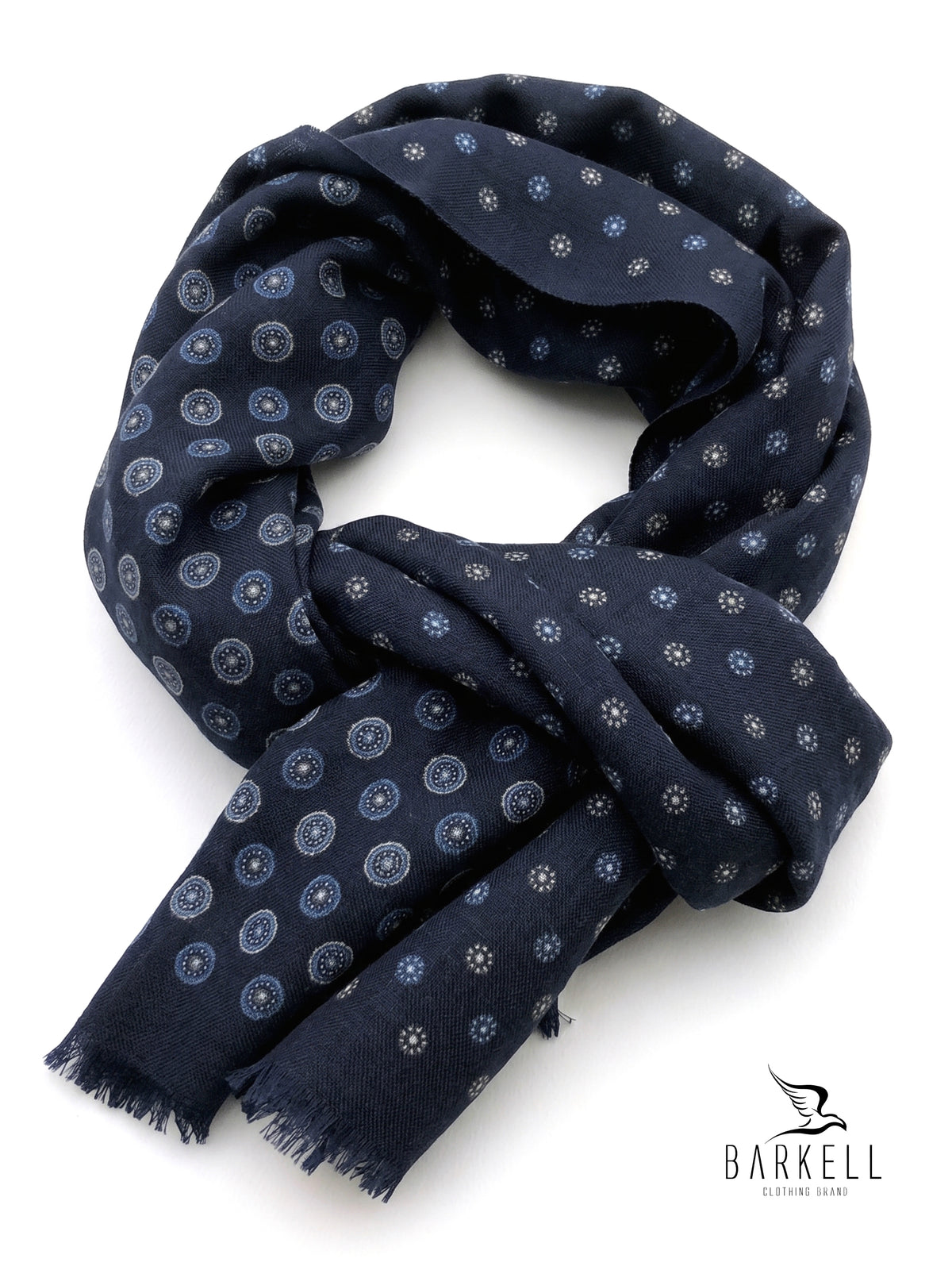 Wool-effect polyviscose scarf with Jacquard houndstooth pattern on a green background
