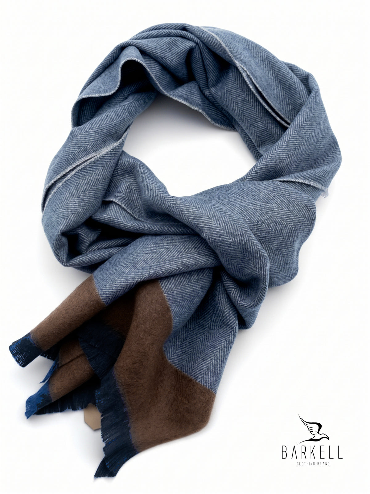 Écharpe en polyviscose effet laine à motif chevrons jacquard sur fond bleu clair