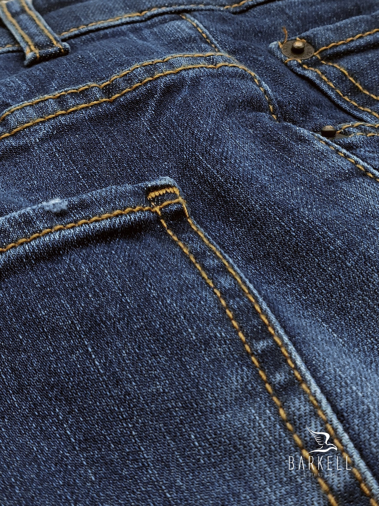 Jeans Modello Cinque Tasche Lavaggio Stone Wash con Rinacci