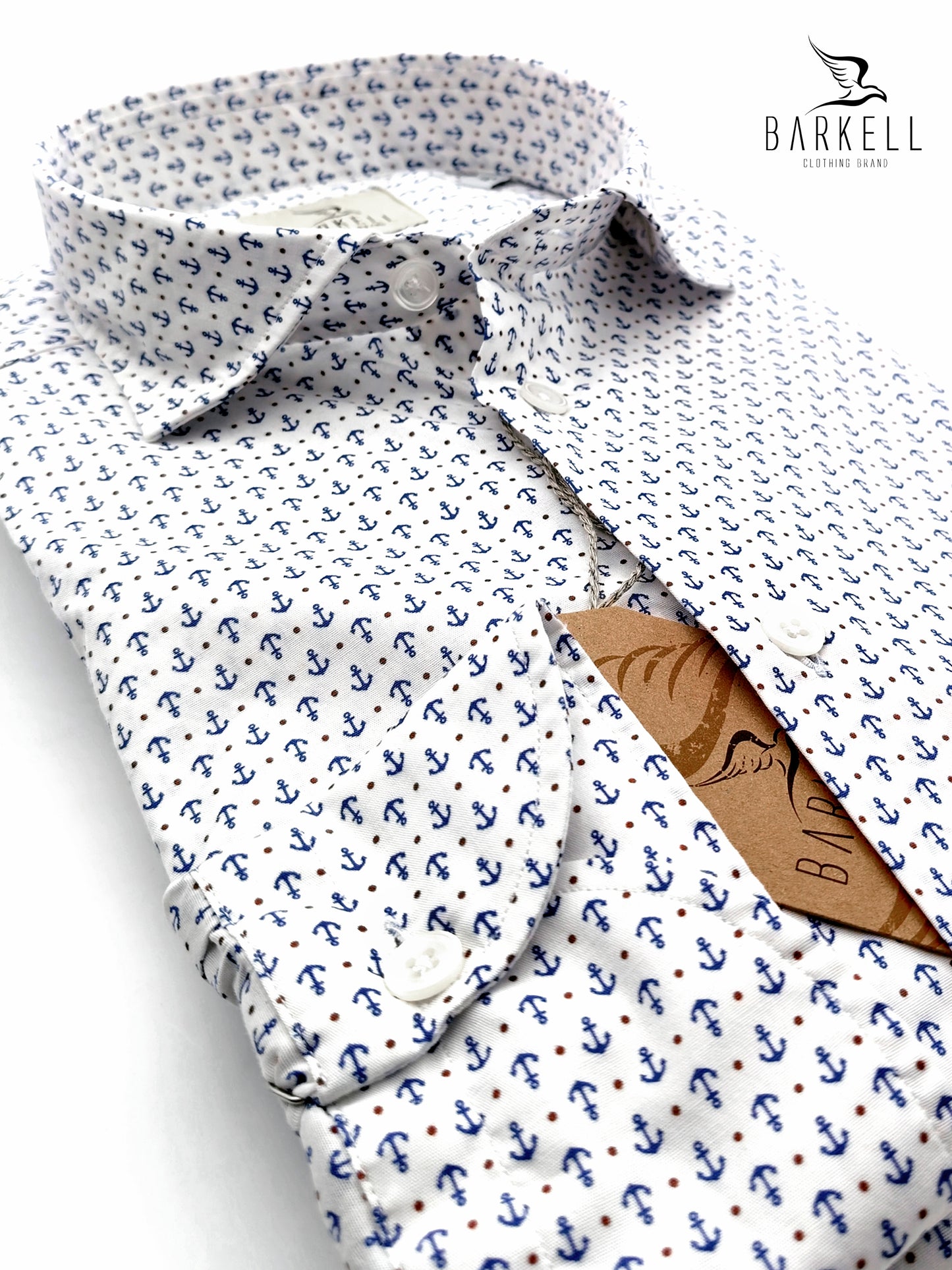 Camisa de Algodón con Estampado Hawaii Multicolor y Fondo Blanco. Collar Francés Pequeño