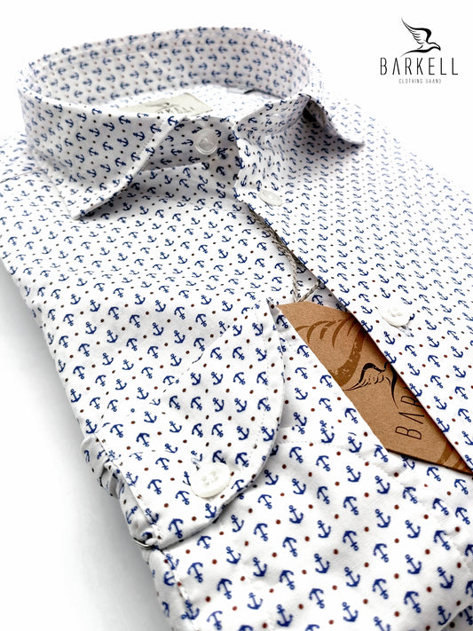 Camisa de Algodón con Estampado Hawaii Multicolor y Fondo Blanco. Collar Francés Pequeño